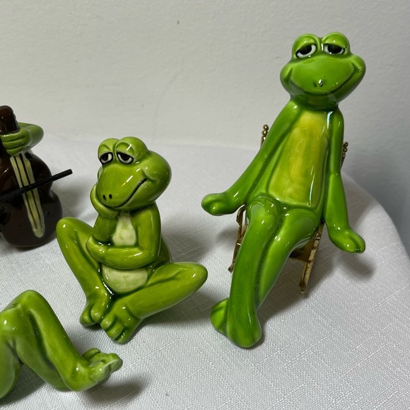 Vintage 80’s Norcrest Frogs Figurine Decor. Ceramic. Fun. Goofy. Collectible. - Picture 2 of 9